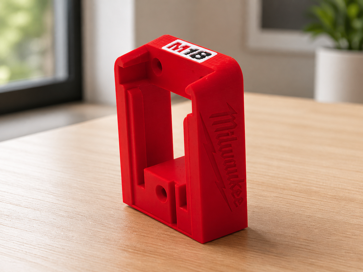 Boîtier de protection batterie Milwaukee M18 rouge - Support technique pour outils professionnels